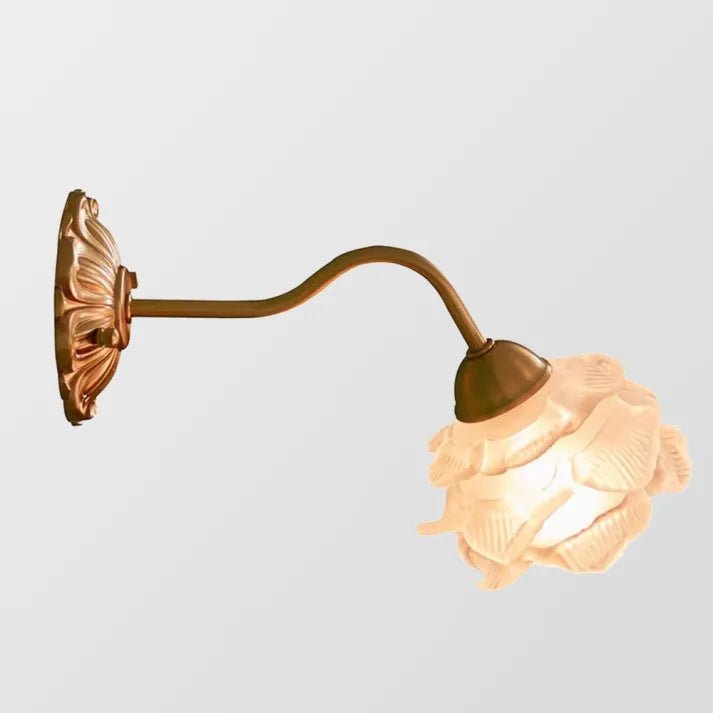 BlossomGlow | Vintage miedziany kinkiet z płatkami kwiatów