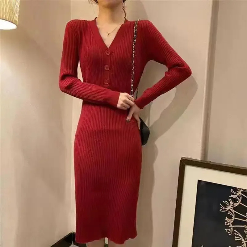 LB | Dzianinowa sukienka slim fit z guzikami