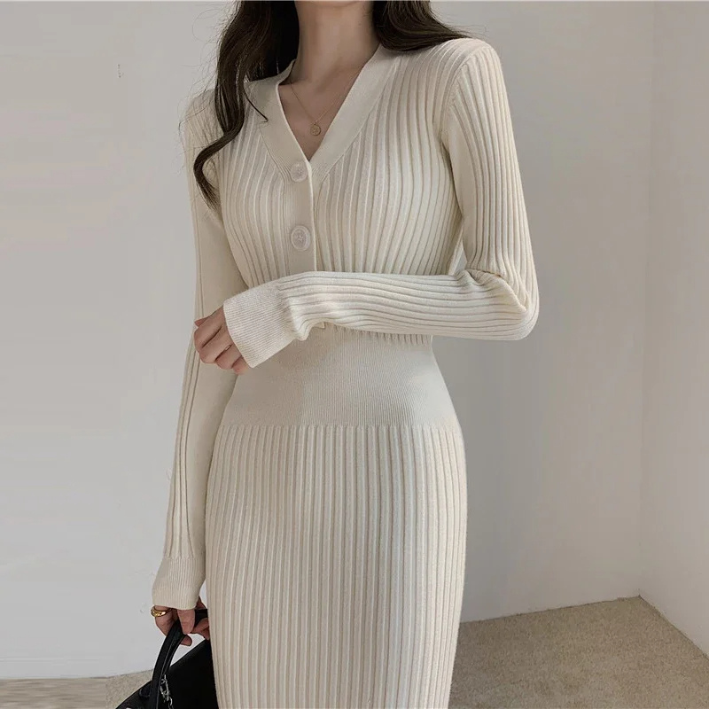 LB | Dzianinowa sukienka slim fit z guzikami