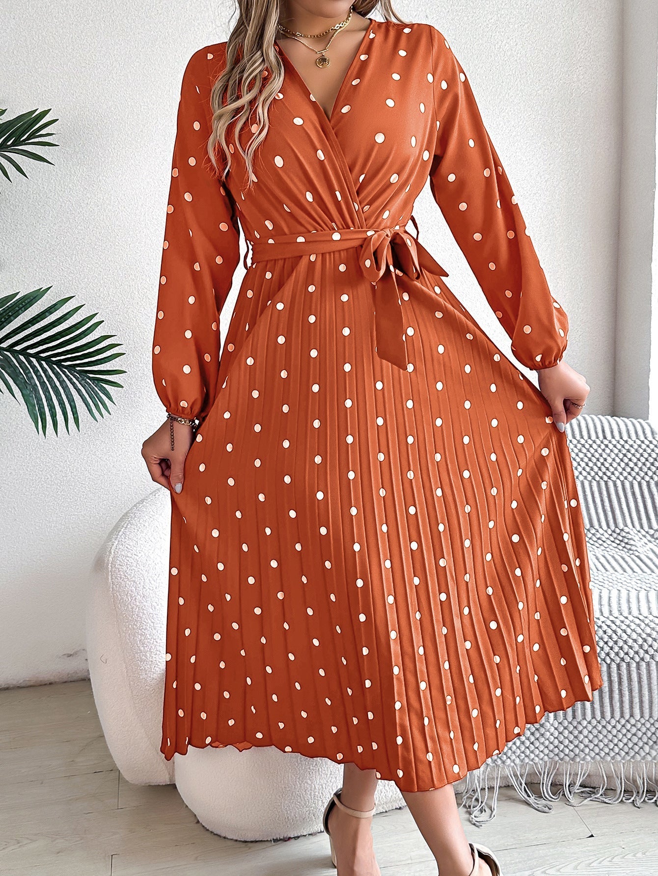 LB | Elegancka kontrastowa sukienka Maxi w kropki z plisowanym dekoltem w serek dla kobiet