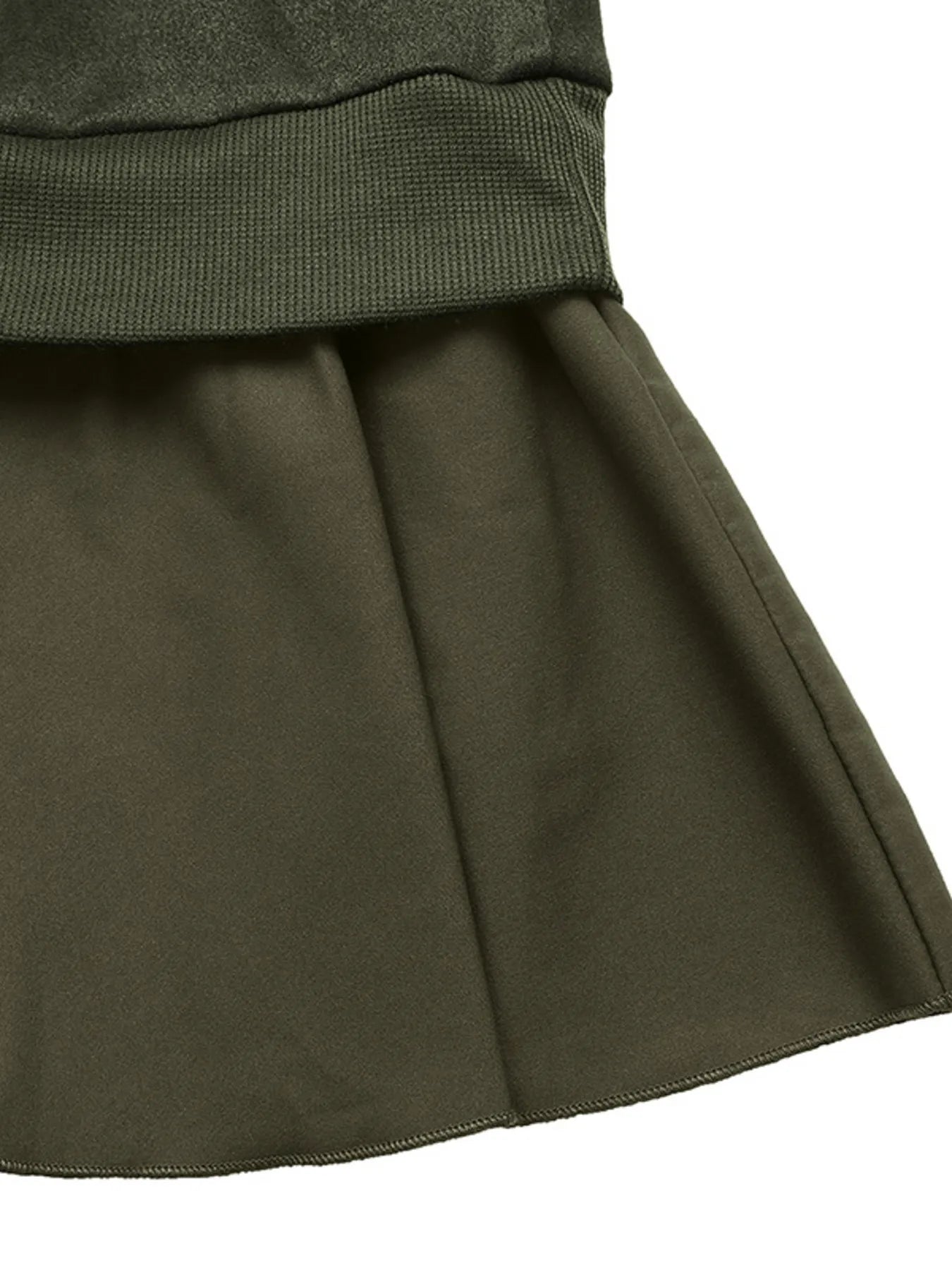 LB | Sukienka mini z plisą guzikową