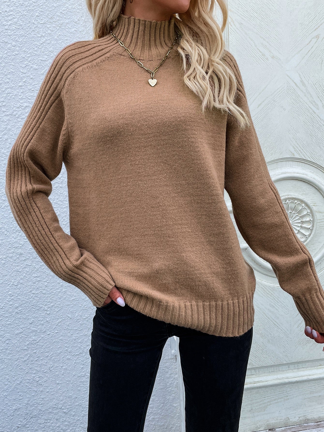 LB | Nieskomplikowany i modny sweter
