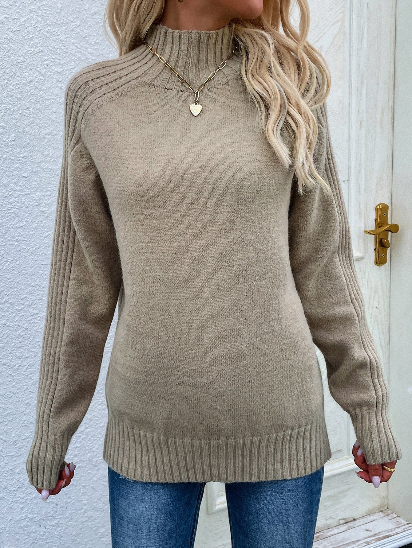 LB | Nieskomplikowany i modny sweter