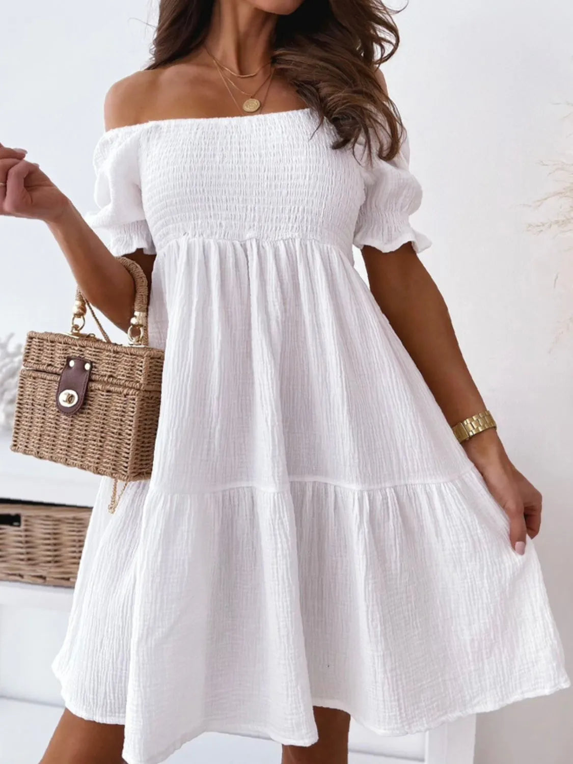 LB | Smocked sukienka mini z odkrytymi ramionami