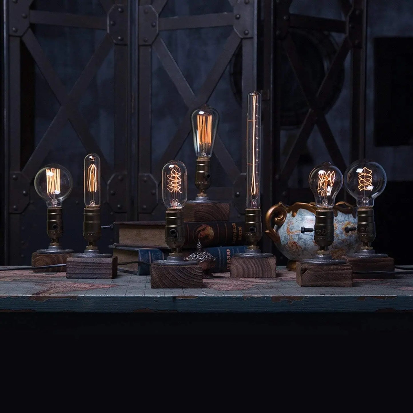 Woodlight - drewniana lampa stołowa