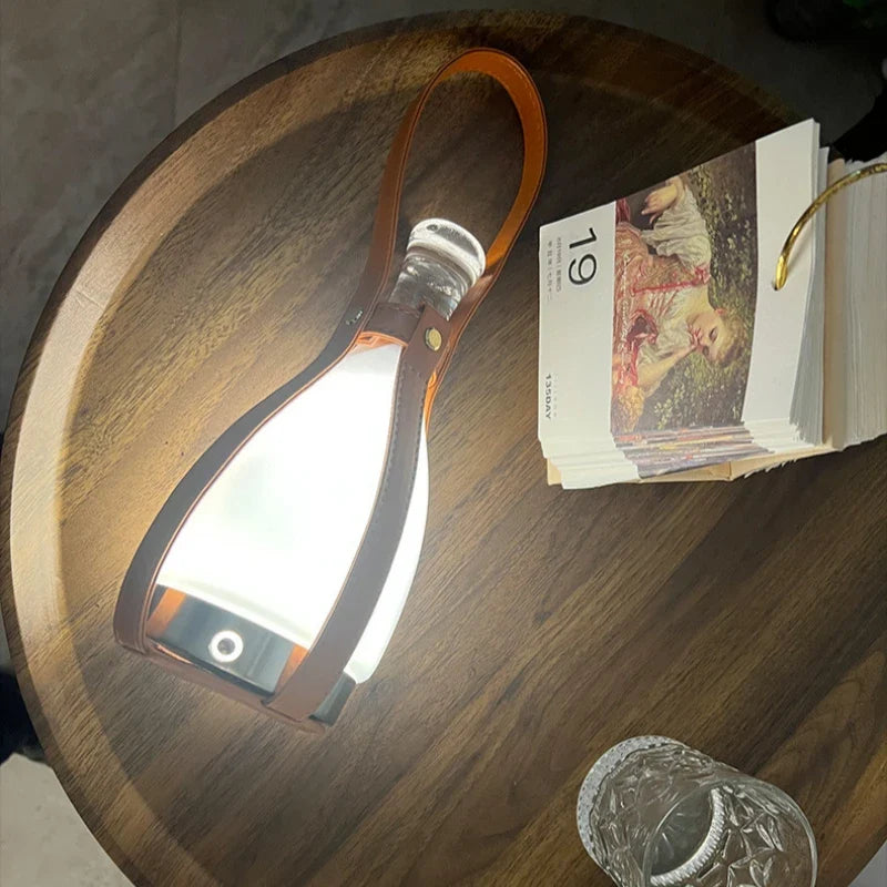LeatherLuxe - butelkowa lampa nordycka