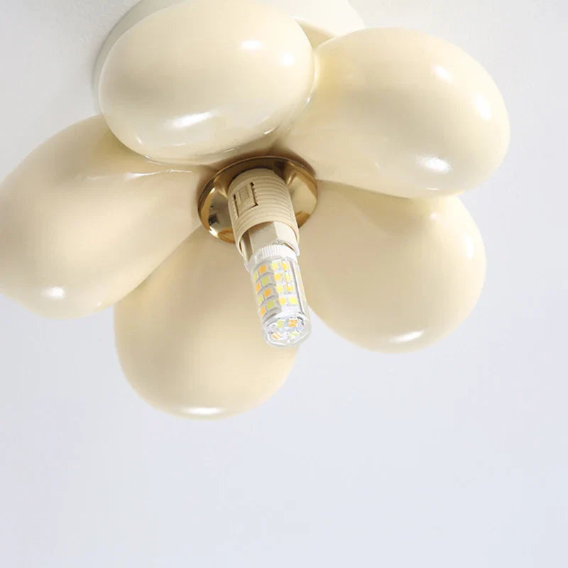FloraAura - lampa sufitowa z nordyckimi kwiatami