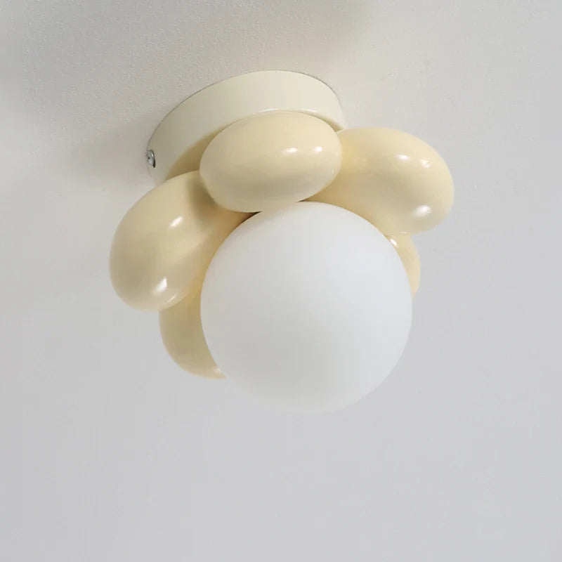 FloraAura - lampa sufitowa z nordyckimi kwiatami