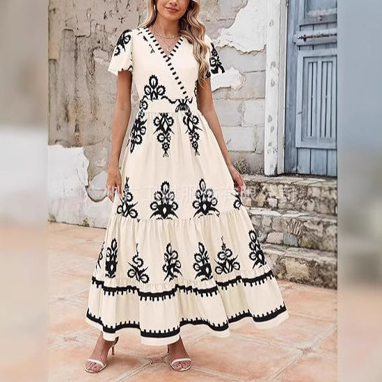 LB | Damska sukienka maxi - krój w stylu boho - kwiatowy nadruk - dekolt w szpic - krótkie rękawy