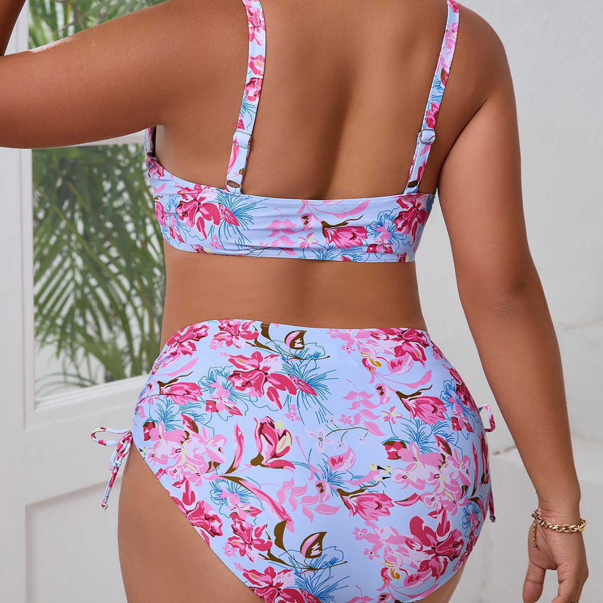 Nowoczesny i minimalistyczny Bikini