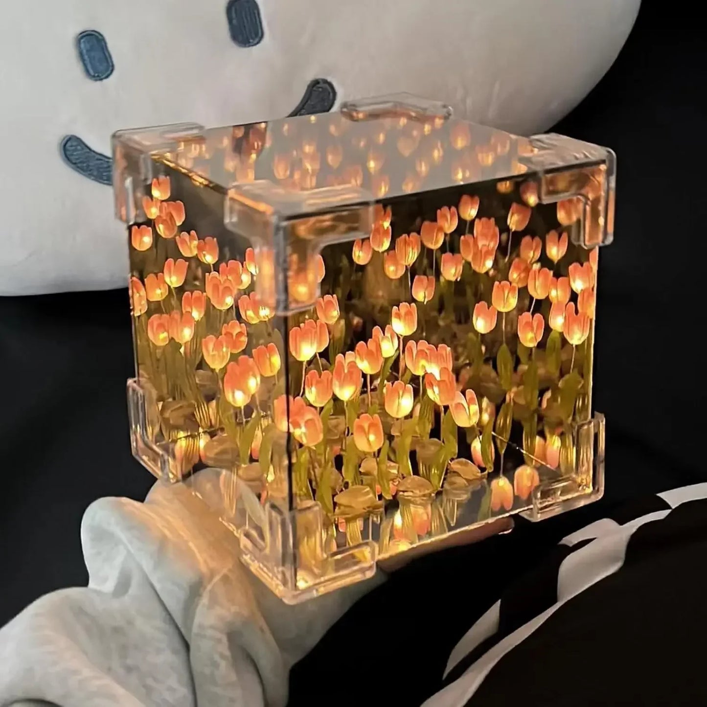 TulipGarden | Lustrzana lampa w kształcie sześcianu DIY