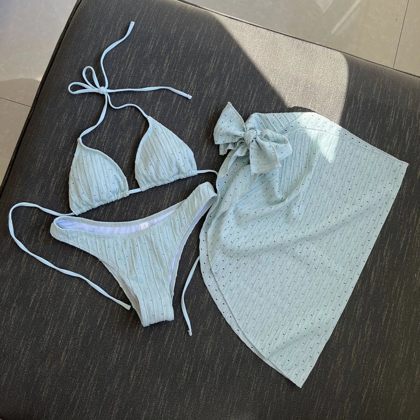 Wypolerowany i figlarny Bikini