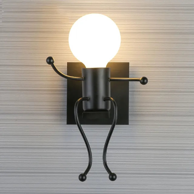 IronBuddy - kreatywna lampa ścienna z robotem