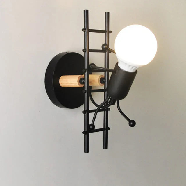 IronBuddy - kreatywna lampa ścienna z robotem