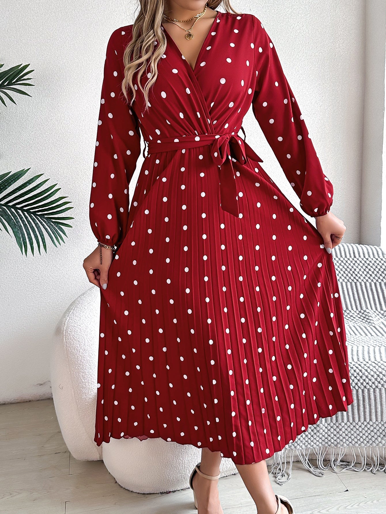 LB | Elegancka kontrastowa sukienka Maxi w kropki z plisowanym dekoltem w serek dla kobiet