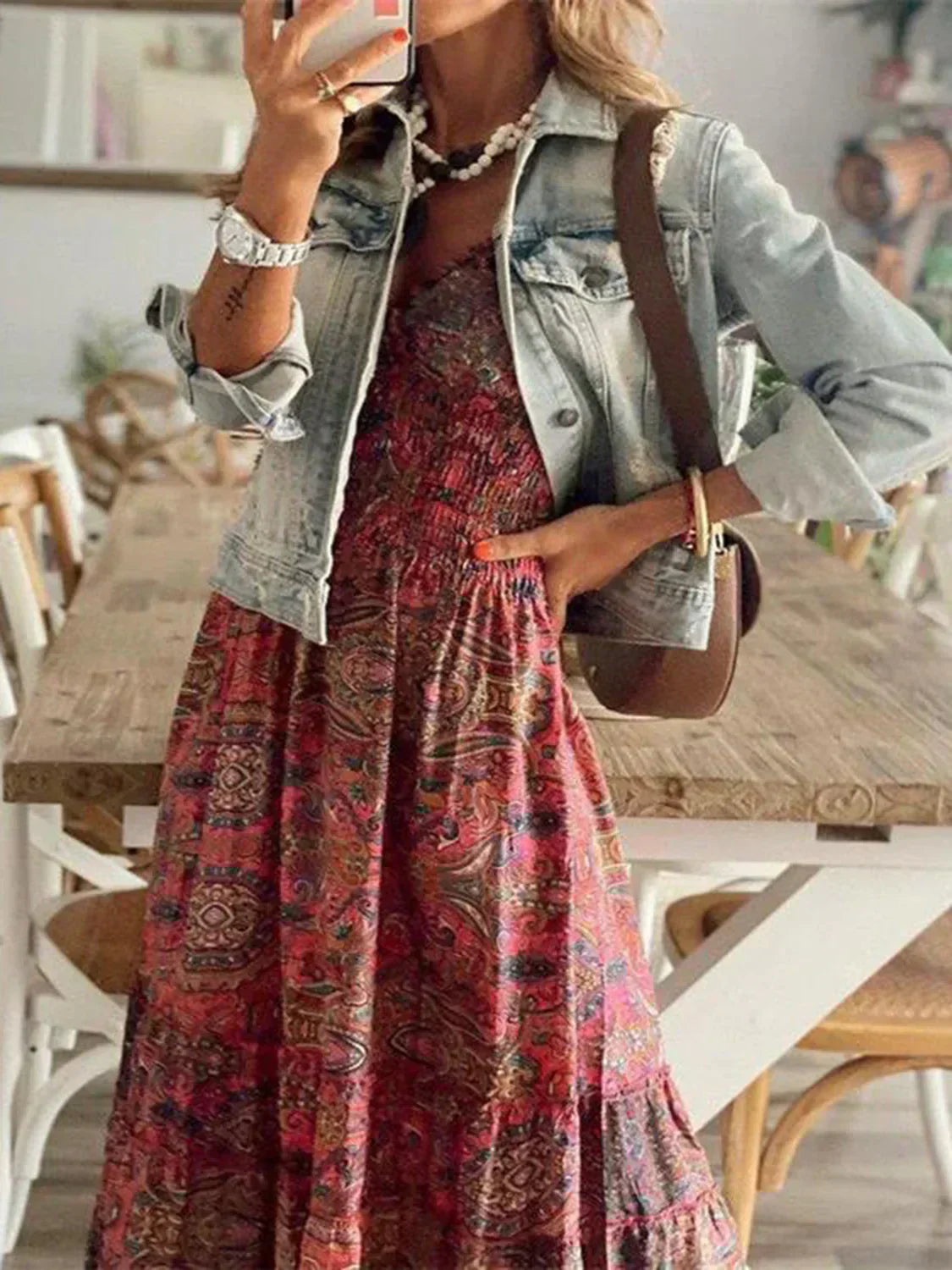 AS | Duża sukienka z dekoltem w szpic i krótkimi rękawami