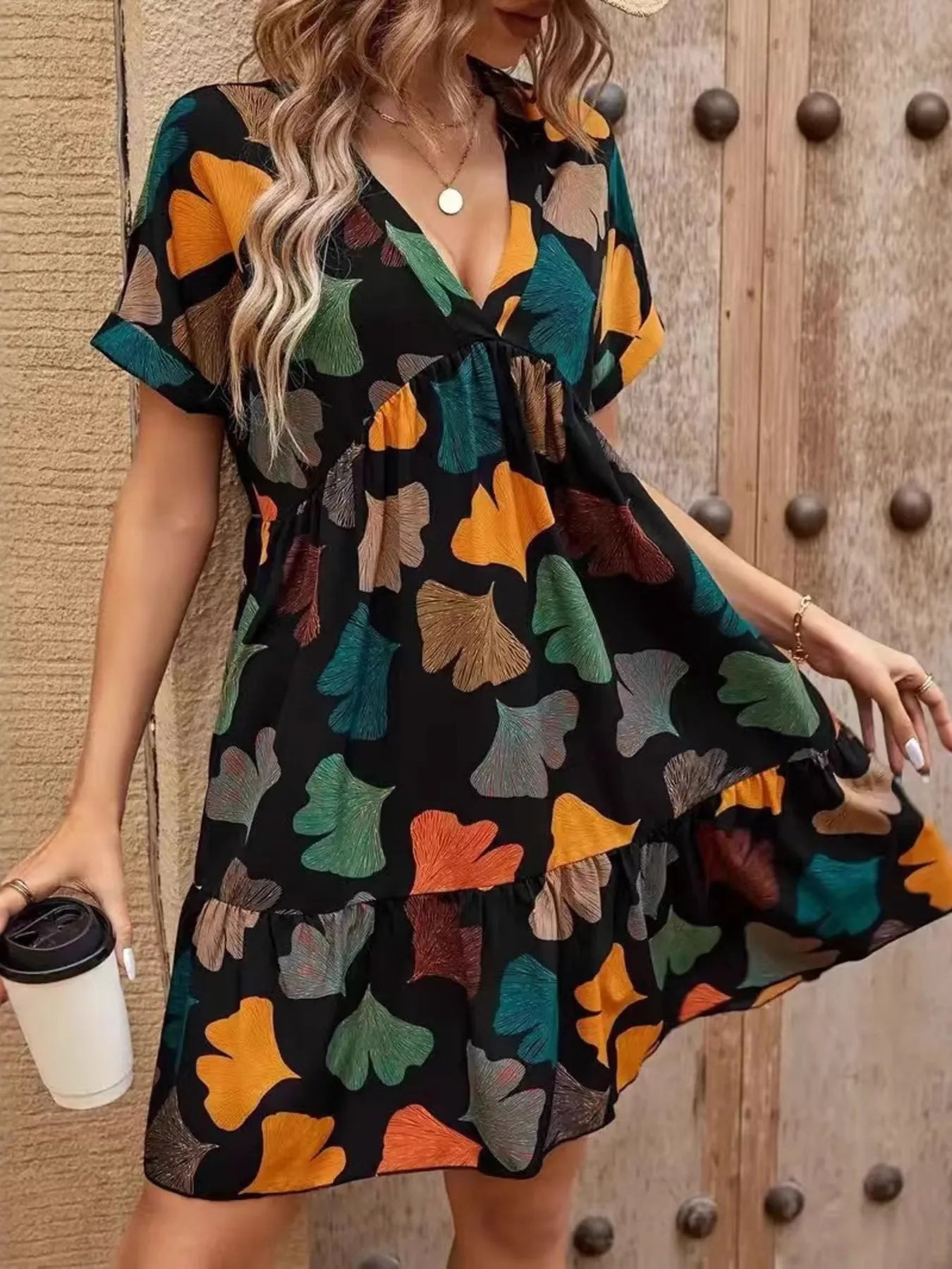 LB | Sukienka mini boho z krótkim rękawem i nadrukiem V-neck
