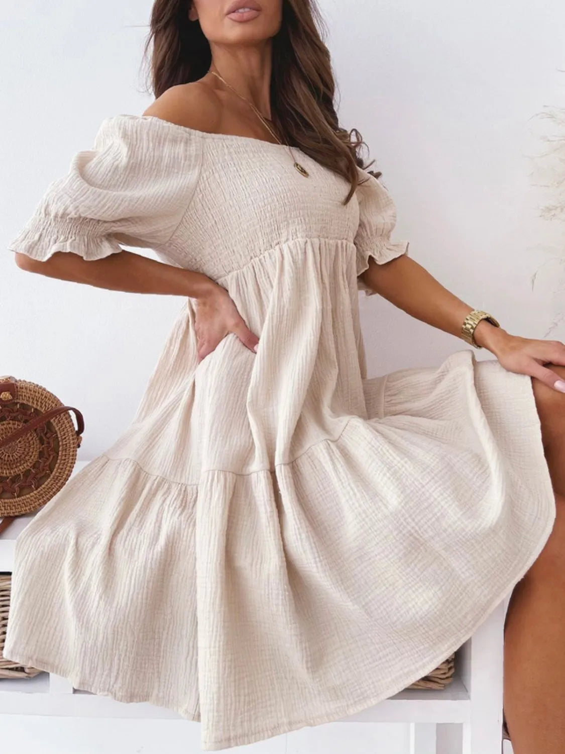 LB | Smocked sukienka mini z odkrytymi ramionami