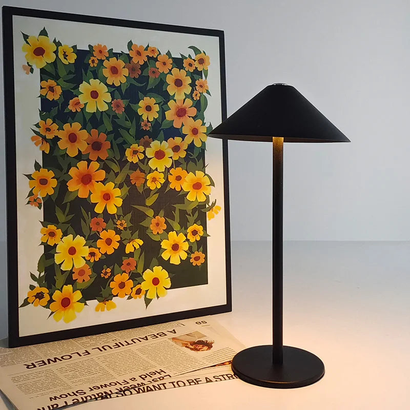 GoLumina - ładowalna lampa biurkowa