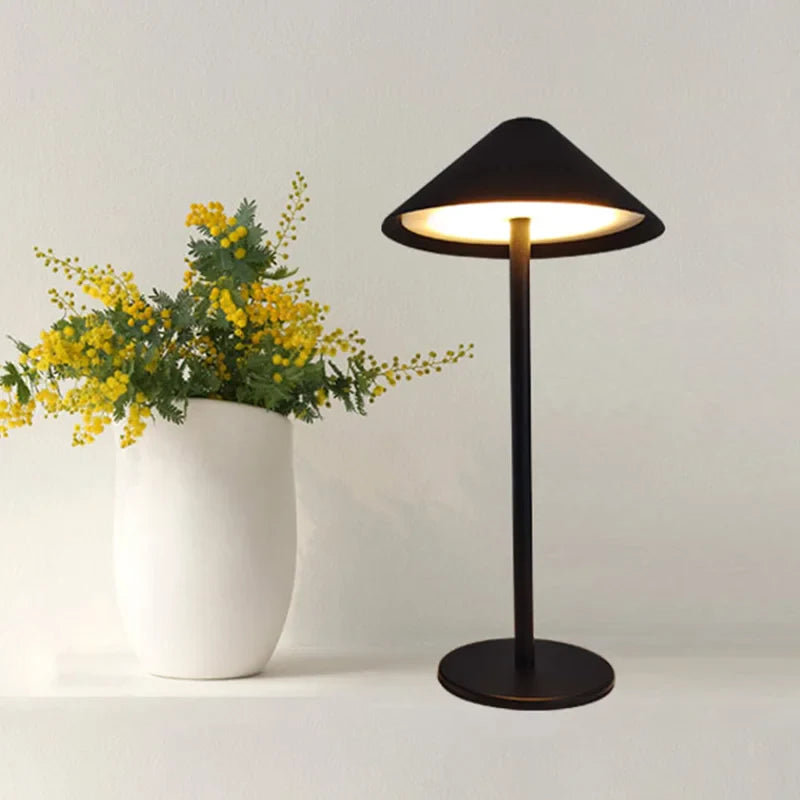 GoLumina - ładowalna lampa biurkowa