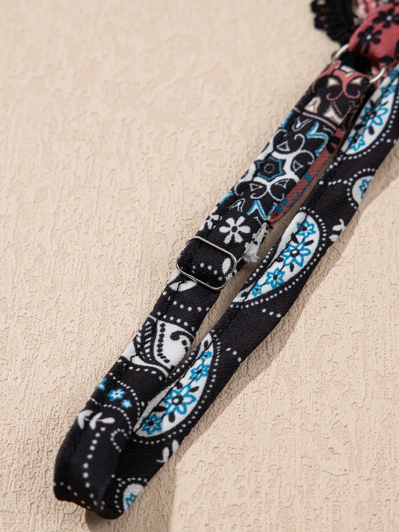 LB | Geometryczna sukienka mini we wzór paisley