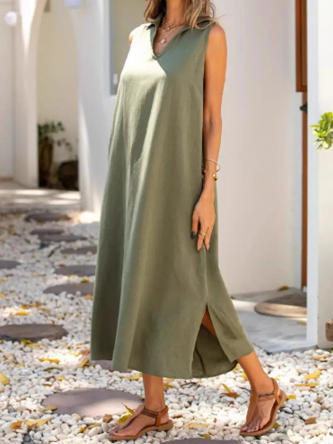 LB | Full Size Sukienka midi bez rękawów z rozcięciem z boku Plus Size