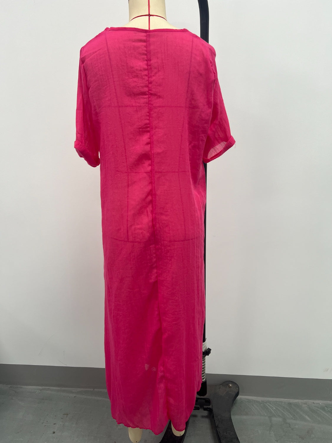 LB | Full Size V-Neck Sukienka midi z krótkim rękawem Plus Size
