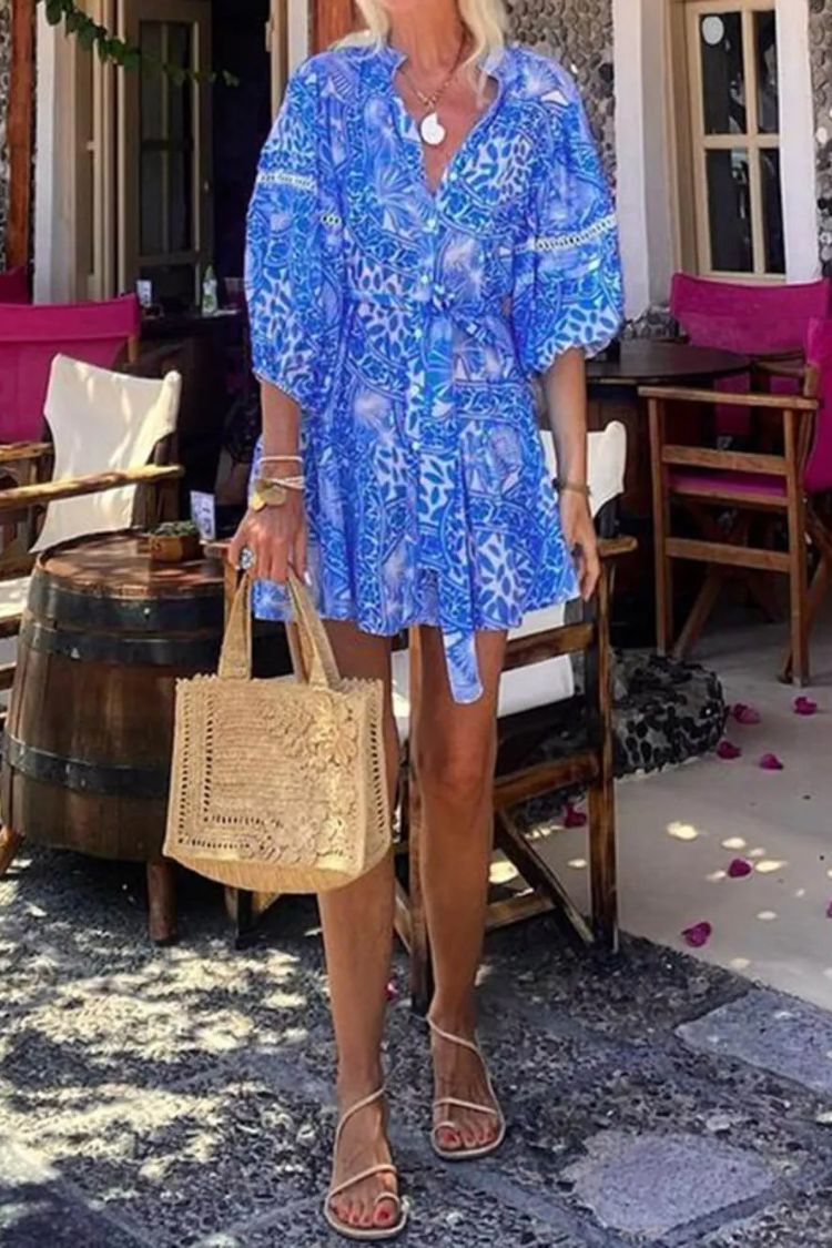 LB | Modna sukienka mini ze stójką z nadrukiem Resort