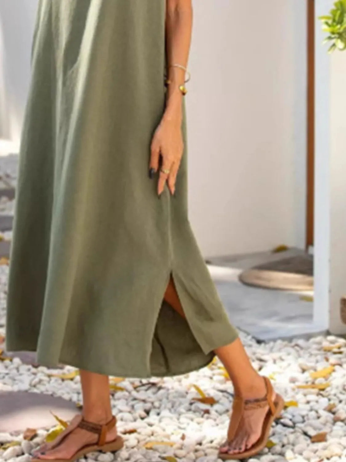 LB | Full Size Sukienka midi bez rękawów z rozcięciem z boku Plus Size