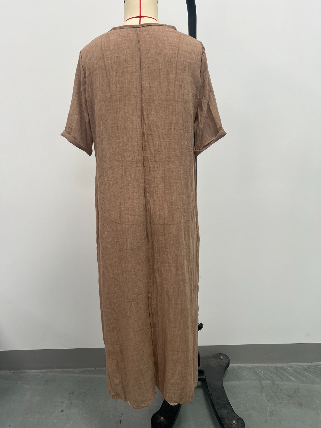 LB | Full Size V-Neck Sukienka midi z krótkim rękawem Plus Size