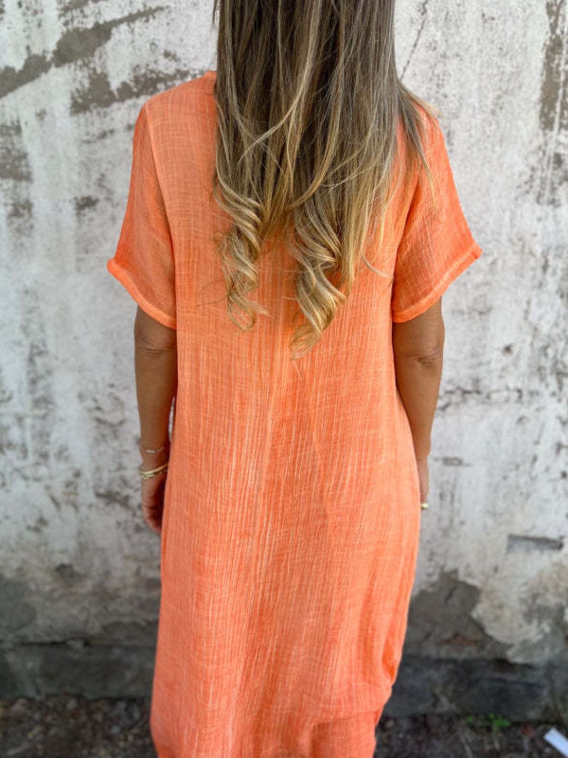 LB | Full Size V-Neck Sukienka midi z krótkim rękawem Plus Size