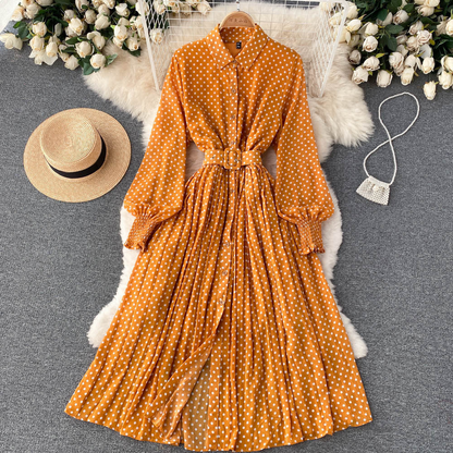 LB | Letnia sukienka maxi w kropki z plisowanymi detalami