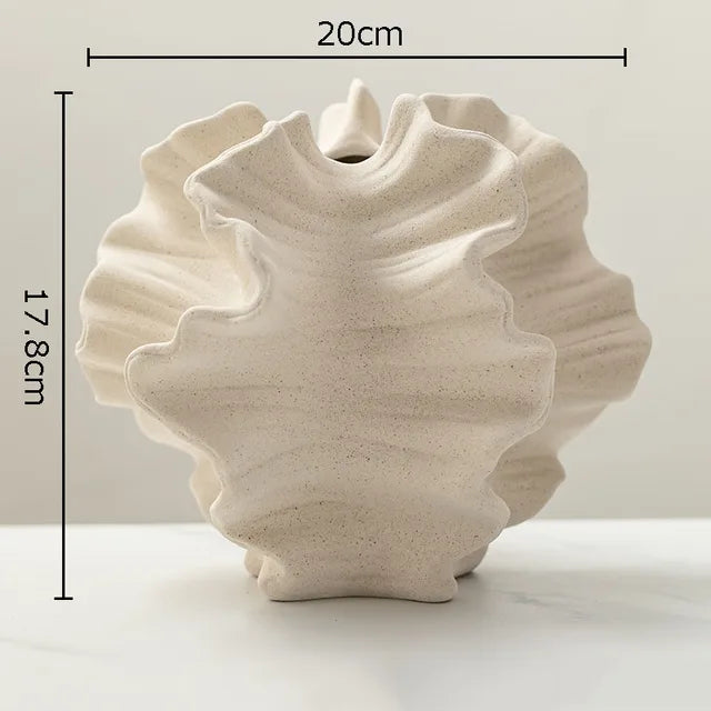 CreaseCraft - Ceramiczny wazon z zagięciami