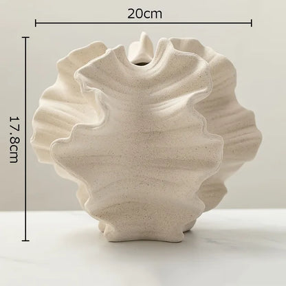 CreaseCraft - Ceramiczny wazon z zagięciami
