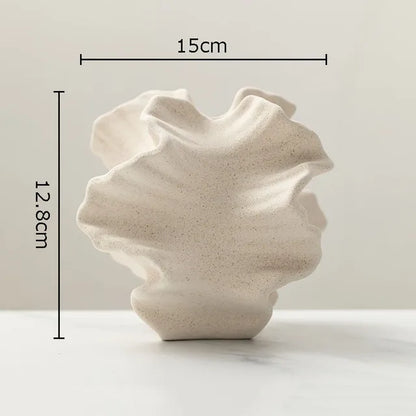 CreaseCraft - Ceramiczny wazon z zagięciami