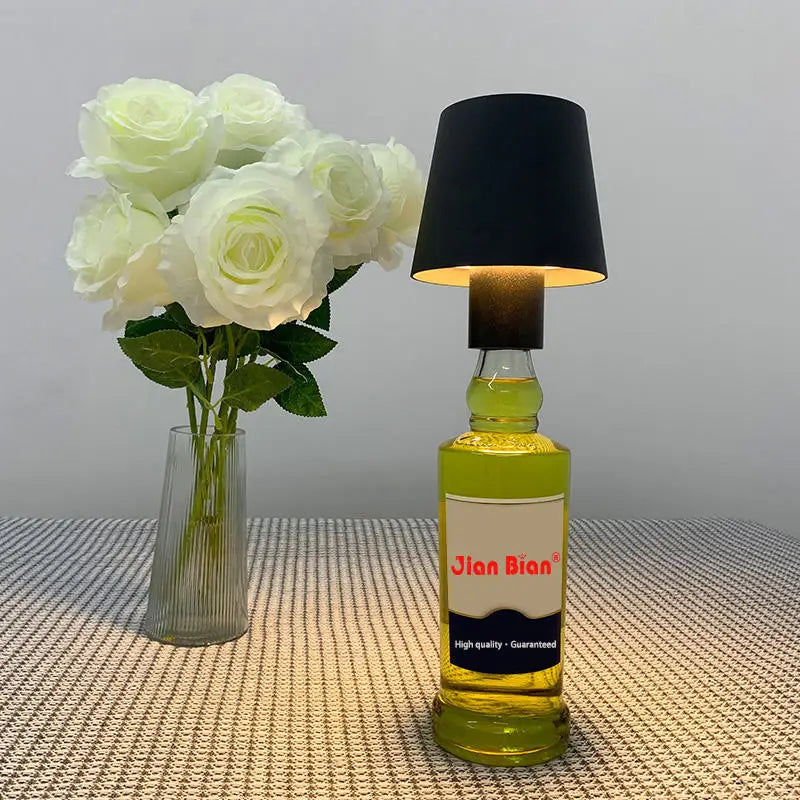 VinoFlex - kreatywna lampa biurkowa w butelce wina