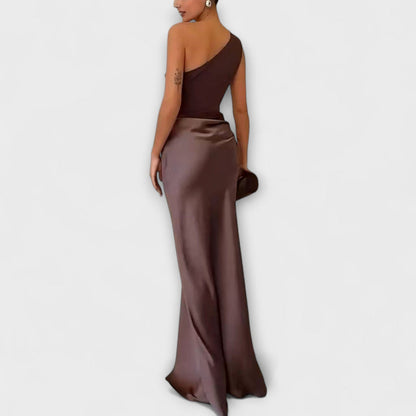 LB | Plisowana sukienka maxi z eleganckim wzorem z odkrytymi ramionami