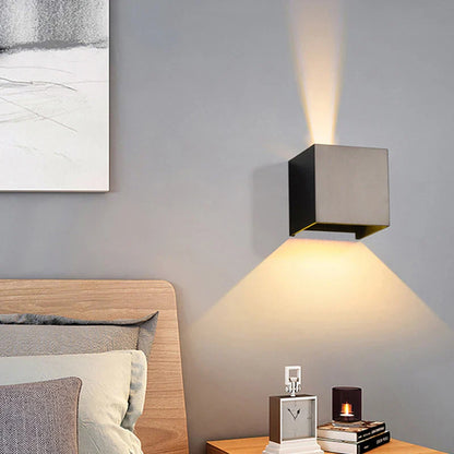 InnovaGleam - Nowoczesna lampa ścienna do wnętrz