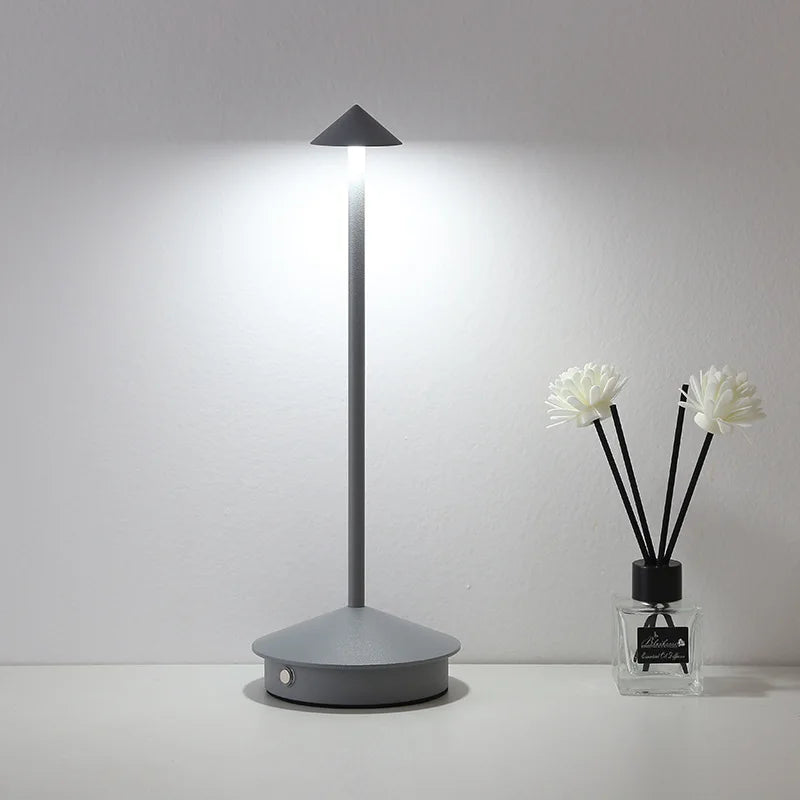 LumiTap - lampa stołowa z czujnikiem dotykowym