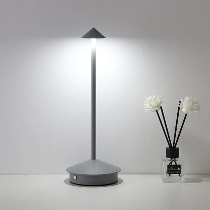 LumiTap - lampa stołowa z czujnikiem dotykowym