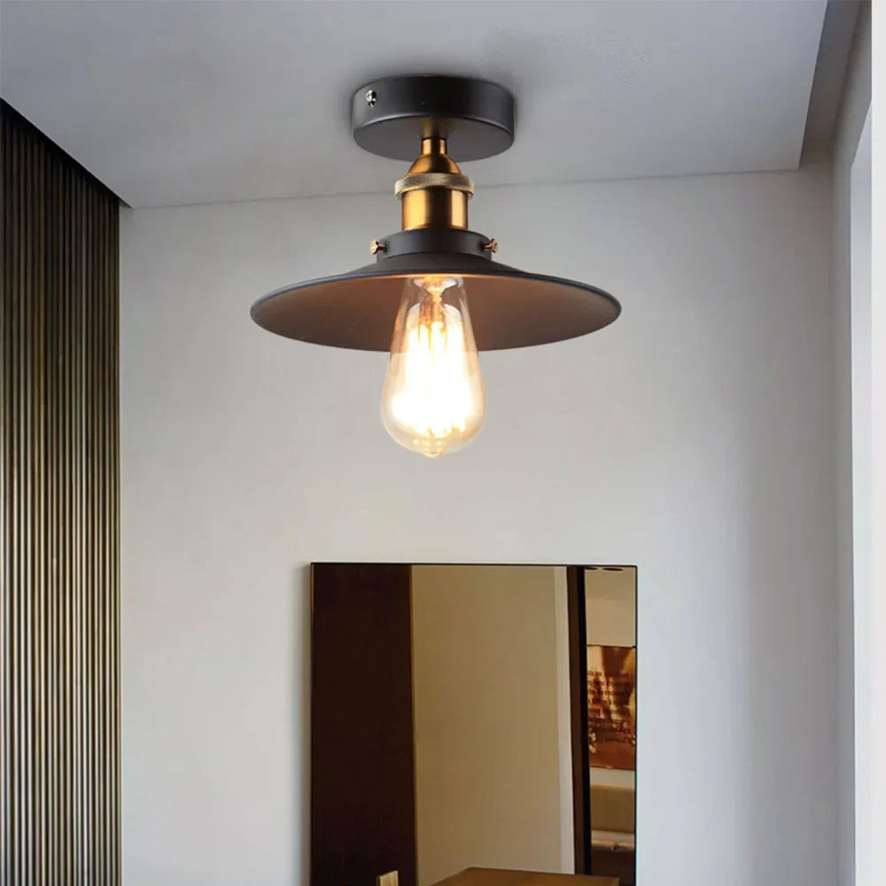 Ponadczasowa lampa sufitowa w stylu vintage