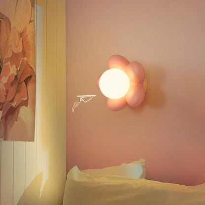 FloralGlimmer - Lampa ścienna z kremowym kwiatem