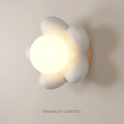 FloralGlimmer - Lampa ścienna z kremowym kwiatem