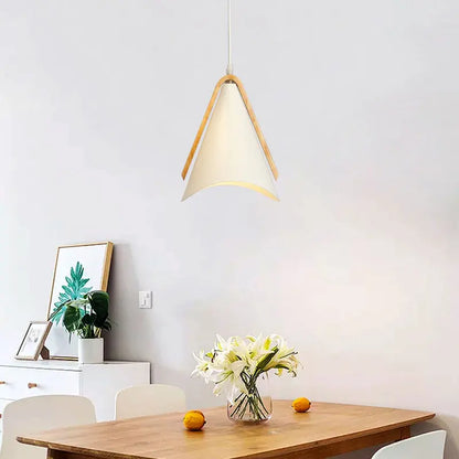 LuxeLuminaire - Nowoczesna lampa wisząca wykonana z żelaza i drewna