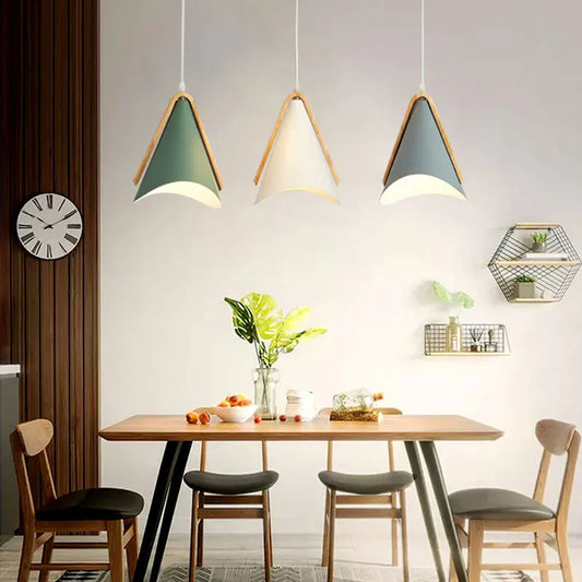 LuxeLuminaire - Nowoczesna lampa wisząca wykonana z żelaza i drewna