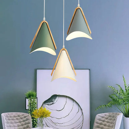 LuxeLuminaire - Nowoczesna lampa wisząca wykonana z żelaza i drewna