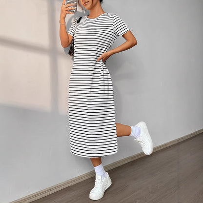 LB | Damska sukienka midi - Miękka dzianina - Luźny krój - Wzór w paski - Rozcięcie z boku Casualowy styl