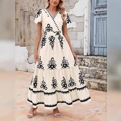 LB | Damska sukienka maxi - krój w stylu boho - kwiatowy nadruk - dekolt w szpic - krótkie rękawy