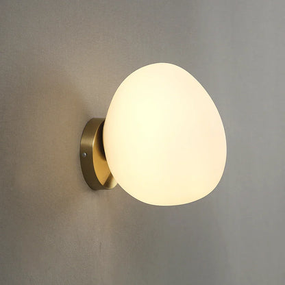 ShellWhite - Lampa ścienna wykonana z białego szkła jajecznego