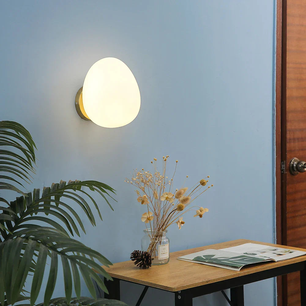 ShellWhite - Lampa ścienna wykonana z białego szkła jajecznego